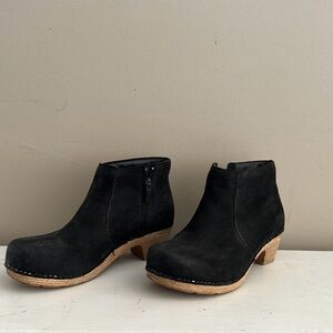 Dansko Maria Black Milled Nubuck Size 36